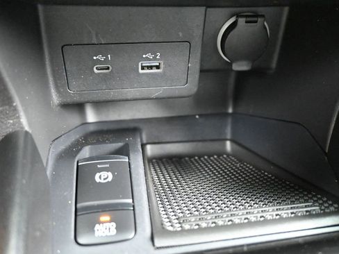 Used 2023 Nissan Kicks SR w/ SR Premium Package FWD image 14