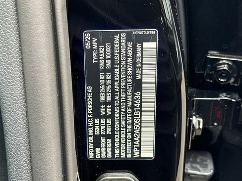 Used 2025 Porsche Macan AWD/4WD image 46