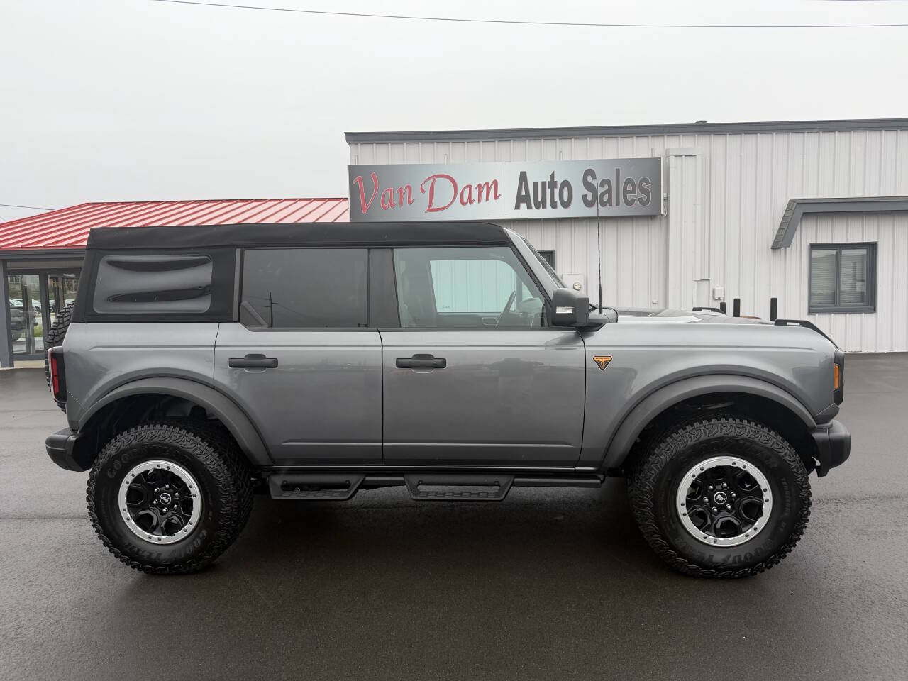 Used 2023 Ford Bronco Badlands w/ Sasquatch Package AWD/4WD image 1