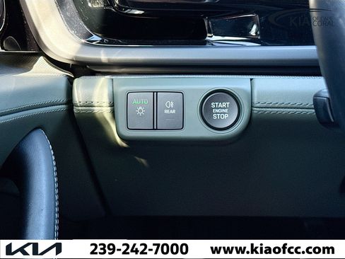 Used 2025 Porsche Panamera 4 image 36