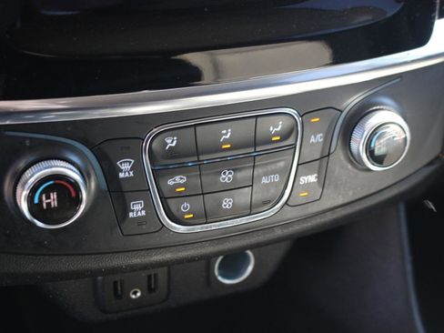 Used 2021 Chevrolet Traverse LS image 25