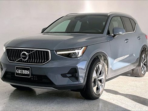 Used 2023 Volvo XC40 B4 Plus w/ Driver Assist Package image 15