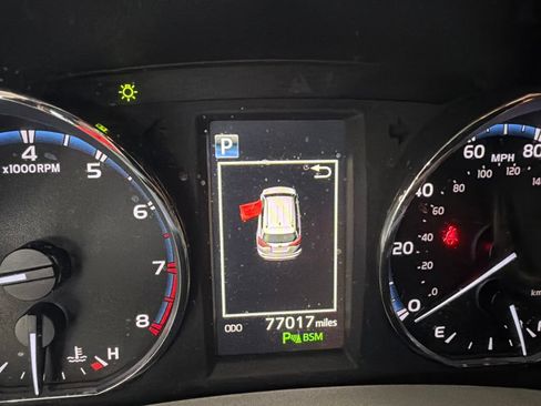 Used 2017 Toyota RAV4 Platinum FWD image 3