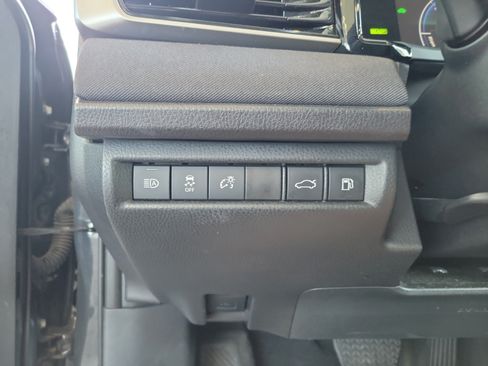 Used 2025 Toyota Camry LE FWD image 11