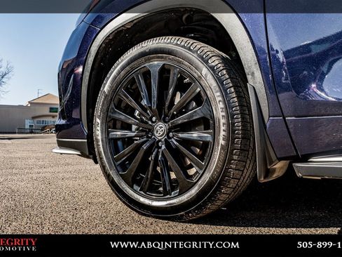 Used 2023 Toyota Highlander XSE image 10