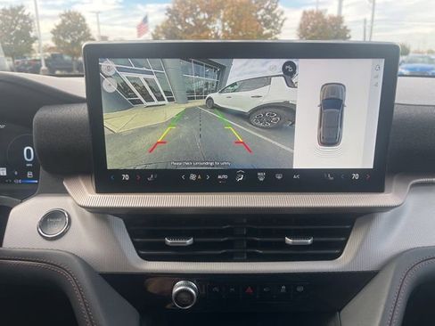 Used 2025 Ford Explorer Active image 27