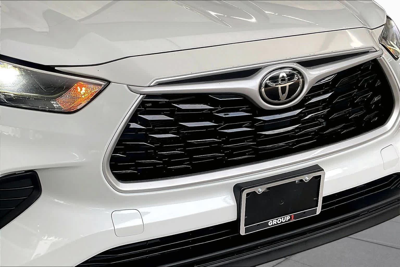 Used 2022 Toyota Highlander L FWD image 30