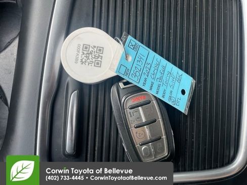 Used 2023 Chrysler Pacifica Touring-L FWD image 16