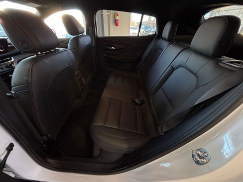 Used 2025 Buick Envista Sport Touring image 30