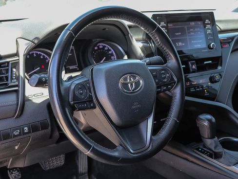 Used 2022 Toyota Camry SE FWD image 17