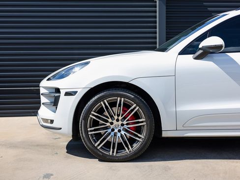 Certified 2018 Porsche Macan Turbo image 11