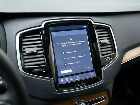 Certified 2024 Volvo XC90 B6 Plus w/ Protection Package Premier AWD/4WD image 15