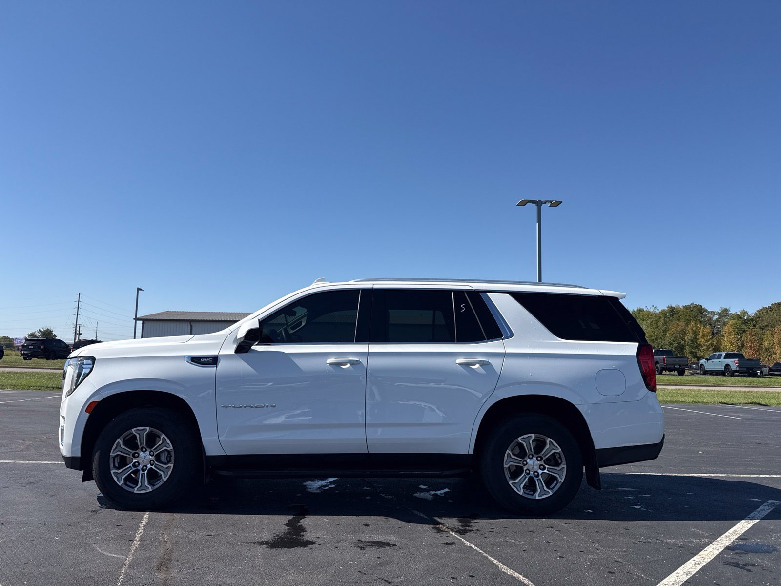 Used 2022 GMC Yukon SLE w/ Gmc Pro Safety Plus Package AWD/4WD image 6
