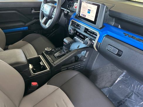Certified 2025 Toyota Tacoma TRD Off-Road image 19