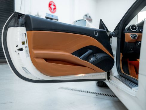 Used 2016 Ferrari California T image 40