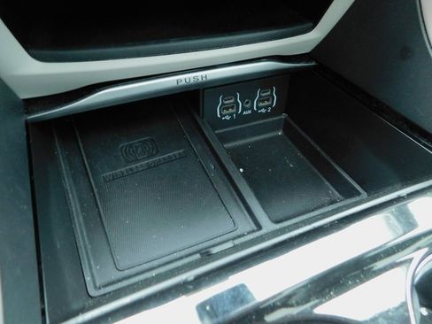 Used 2023 Chrysler Pacifica Limited image 34