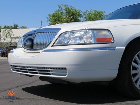 Used 2003 Lincoln Town Car Executive image 37