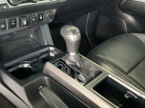 Used 2020 Toyota Tacoma Limited AWD/4WD image 18