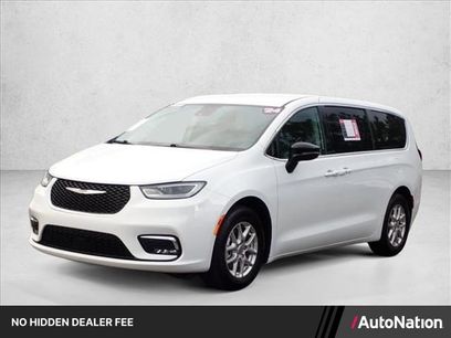 Used 2024 Chrysler Pacifica Touring-L