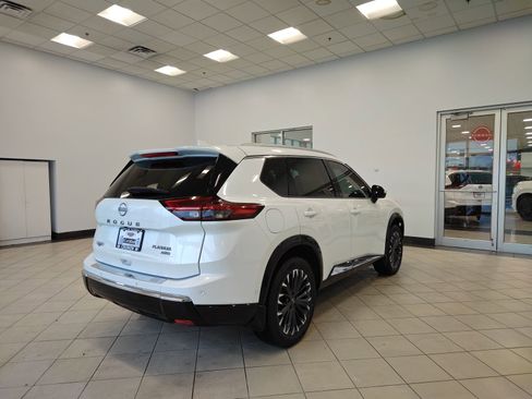 Used 2024 Nissan Rogue Platinum w/ Platinum Premium Package AWD/4WD image 3