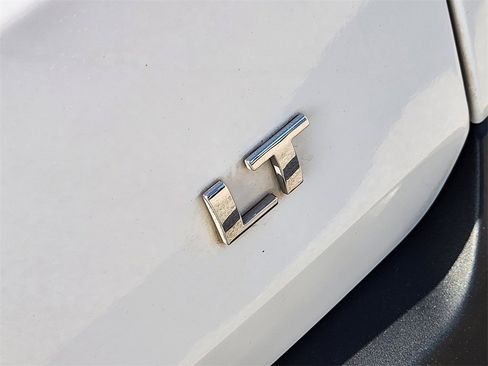 Used 2023 Chevrolet Traverse LT image 12