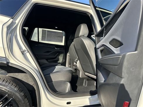 New 2026 Volkswagen Tiguan SE R-Line image 27