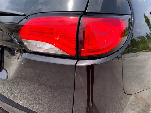 Used 2017 Chrysler Pacifica Touring-L Plus w/ Tire & Wheel Group FWD image 30