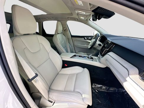Used 2022 Volvo XC60 B5 Inscription w/ Advanced Package image 32