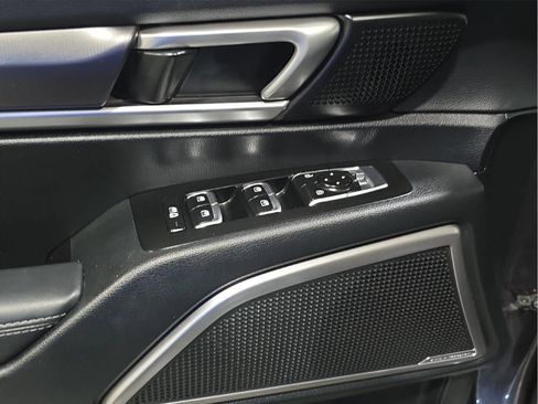 Used 2025 Kia Telluride S image 9