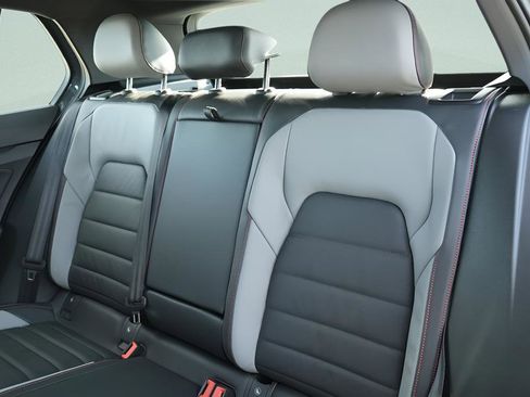 Used 2024 Volkswagen GTI SE w/ SE Leather Seats Package image 21