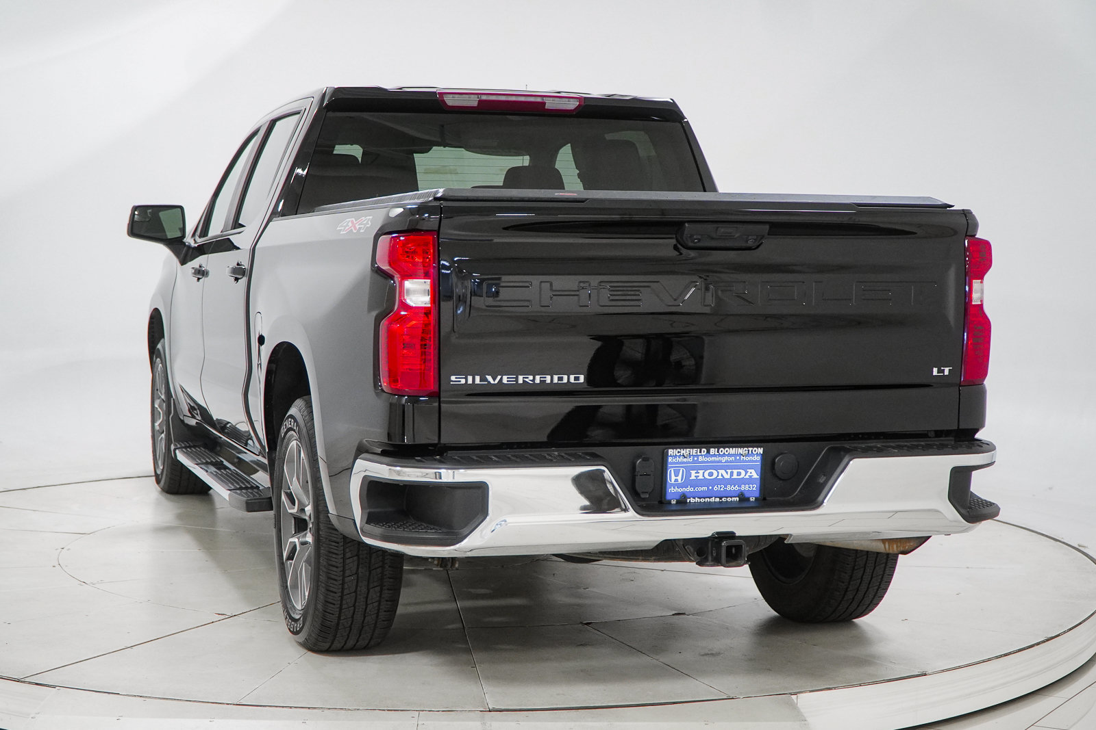 Used 2025 Chevrolet Silverado 1500 LT AWD/4WD image 7