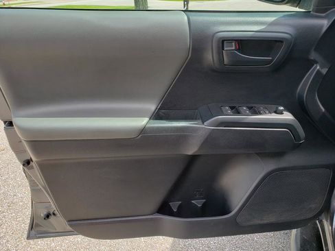 Used 2021 Toyota Tacoma SR AWD/4WD image 9
