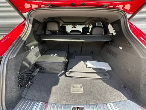 Certified 2025 Porsche Cayenne E-Hybrid AWD/4WD image 37
