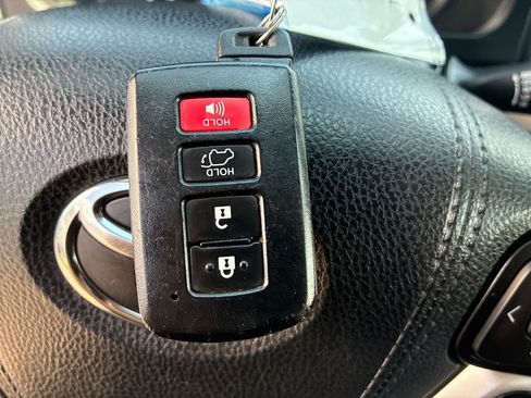 Used 2019 Toyota Highlander SE AWD/4WD image 35