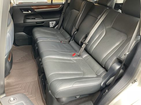 Used 2020 Lexus LX 570 4WD w/ Luxury Package image 39