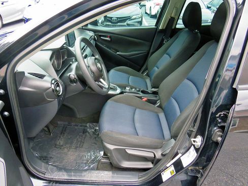 Used 2019 Toyota Yaris LE image 11