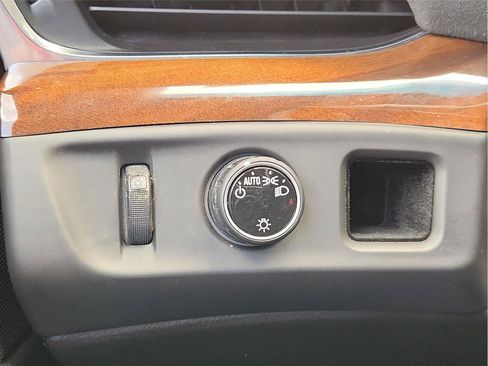 Used 2016 Cadillac Escalade 2WD image 17