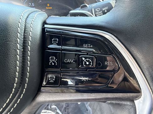 Used 2021 Jeep Grand Cherokee L Overland w/ Luxury Tech Group IV AWD/4WD image 16
