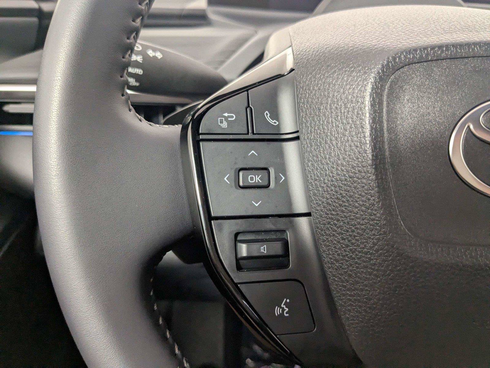 Used 2026 Toyota C-HR AWD/4WD image 19