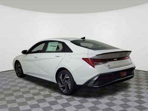New 2025 Hyundai Elantra SEL image 38