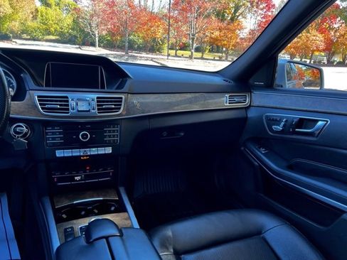 Used 2016 Mercedes-Benz E 350 4MATIC Sedan image 29