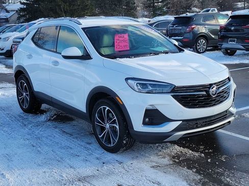 Used 2021 Buick Encore GX Essence image 2