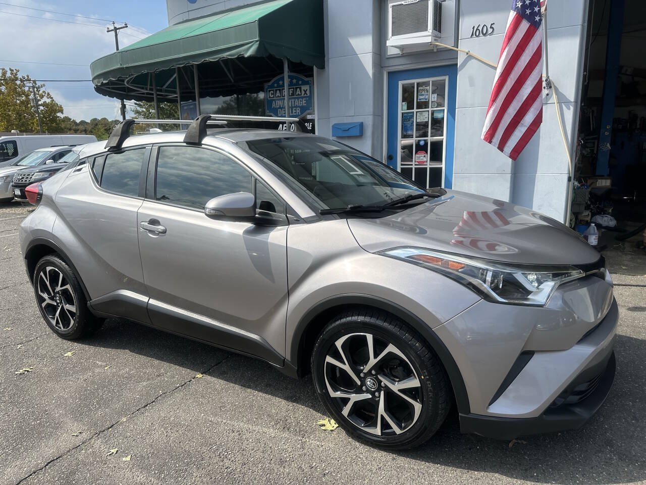 Used 2019 Toyota C-HR XLE FWD image 4