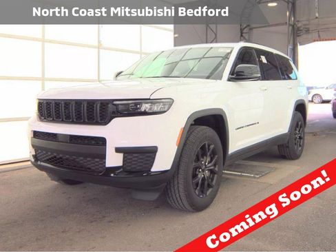 Used 2024 Jeep Grand Cherokee L Laredo image 1