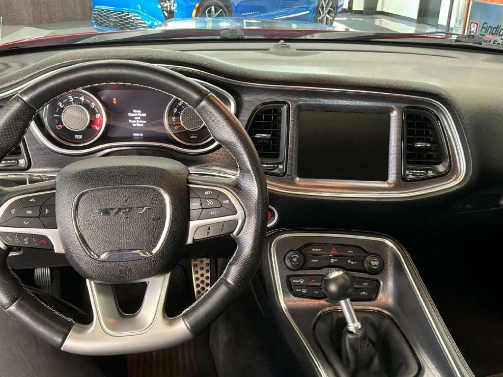 Used 2015 Dodge Challenger SRT RWD image 34