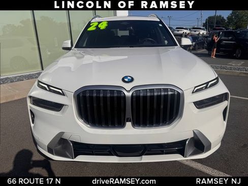 Used 2024 BMW X7 xDrive40i w/ Parking Assistance Package AWD/4WD image 10