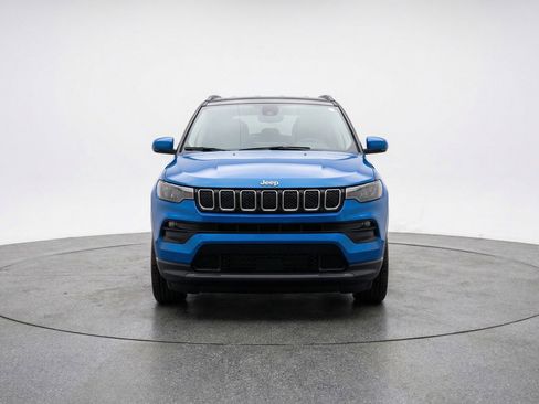 Used 2025 Jeep Compass Limited AWD/4WD image 2