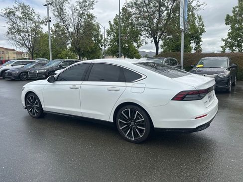 Used 2025 Honda Accord Touring image 4