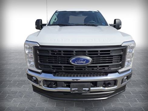 Used 2024 Ford F250 XL w/ XL Chrome Package image 2