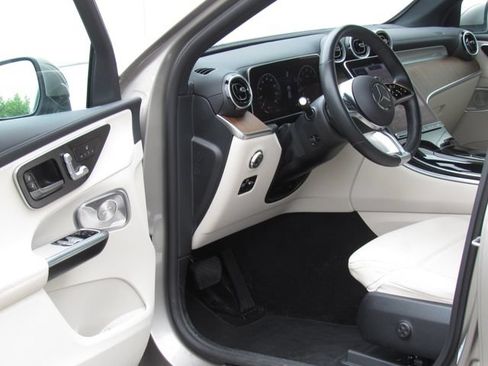 Used 2023 Mercedes-Benz GLC 300 4MATIC image 7